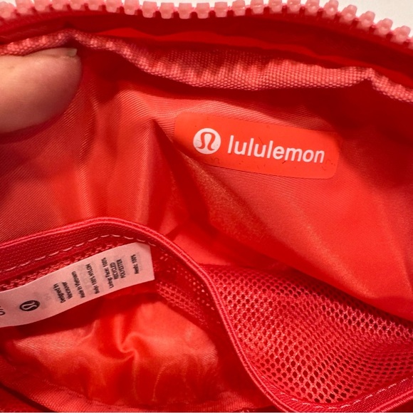 Lululemon Everywhere Belt Bag pink NWT Adjustable Strap - Picture 6 of 11